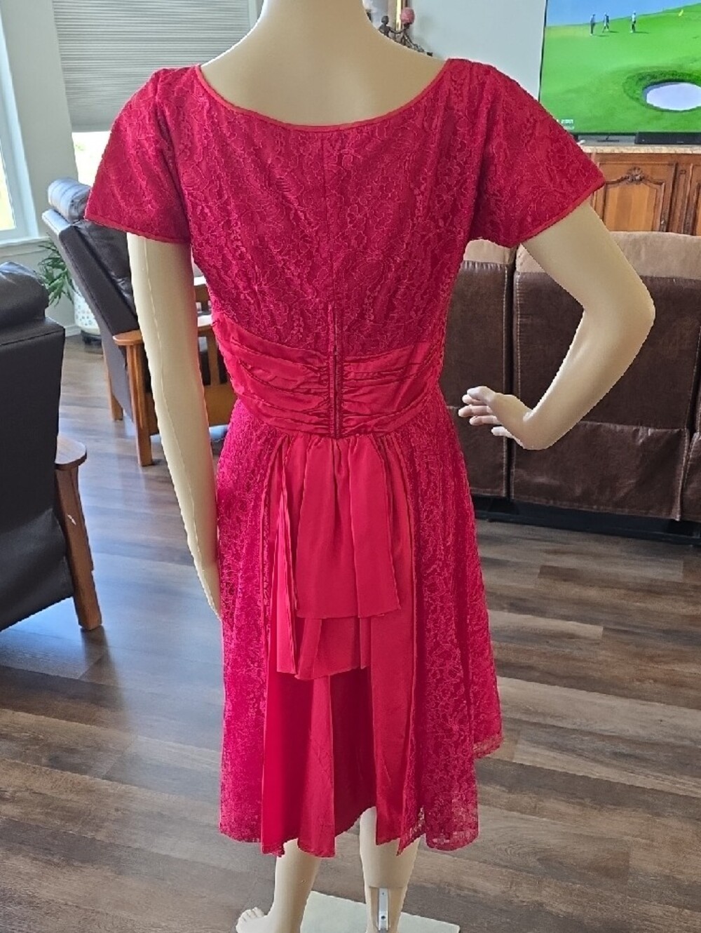 1950s Red Lace Scoop-Neck Midi Dress - Picture 3 of 9